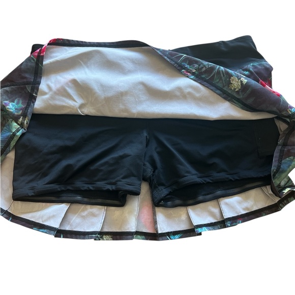 Lululemon‎ size 10 women’s Floral Athletic skort - Picture 7 of 10